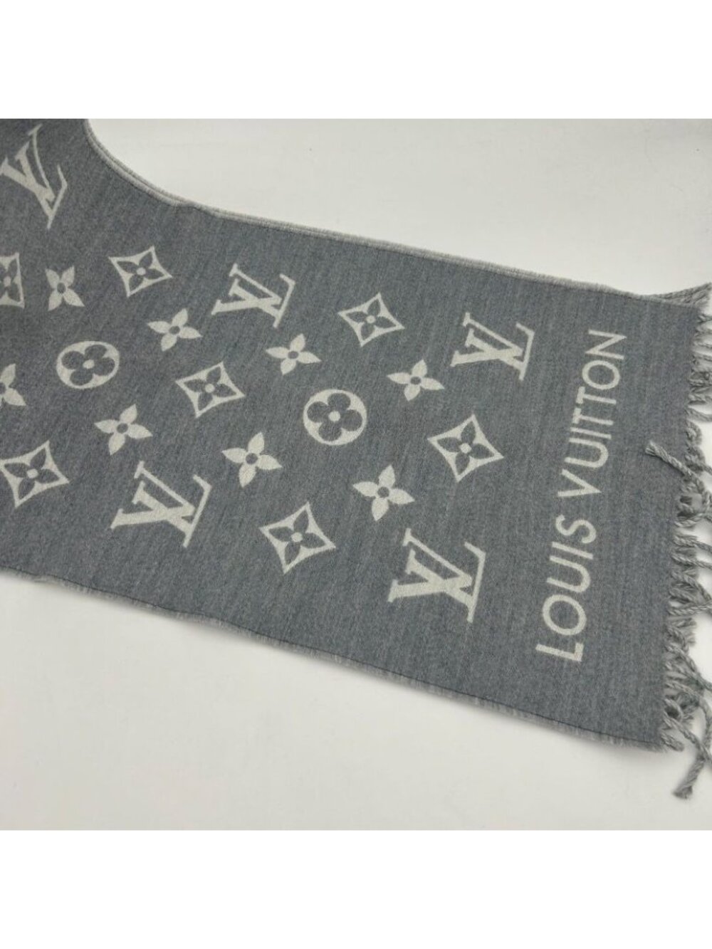 Louis Vuitton Scarf All About Monogram - Picture 7 of 10